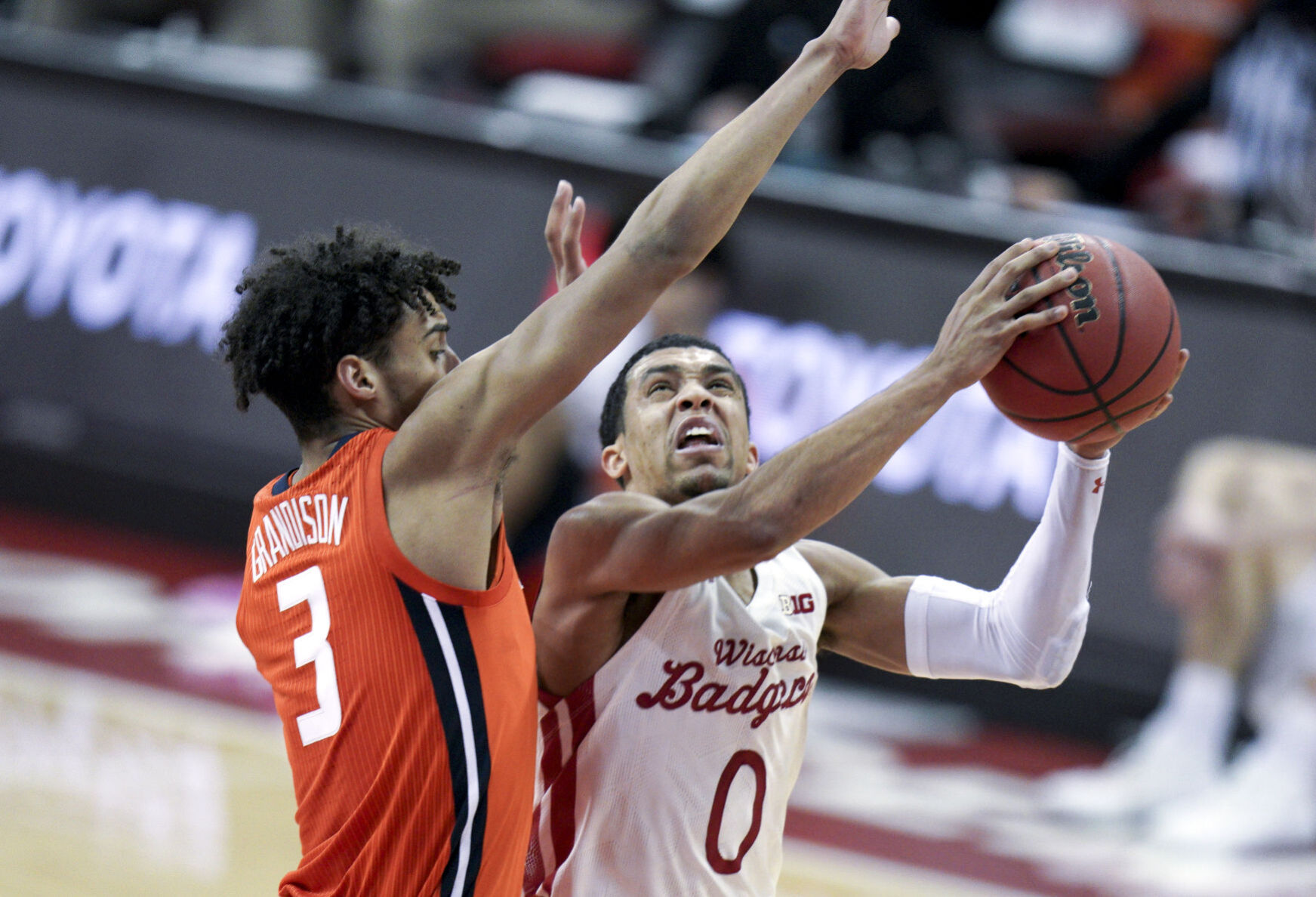 Illinois 74, UW 69